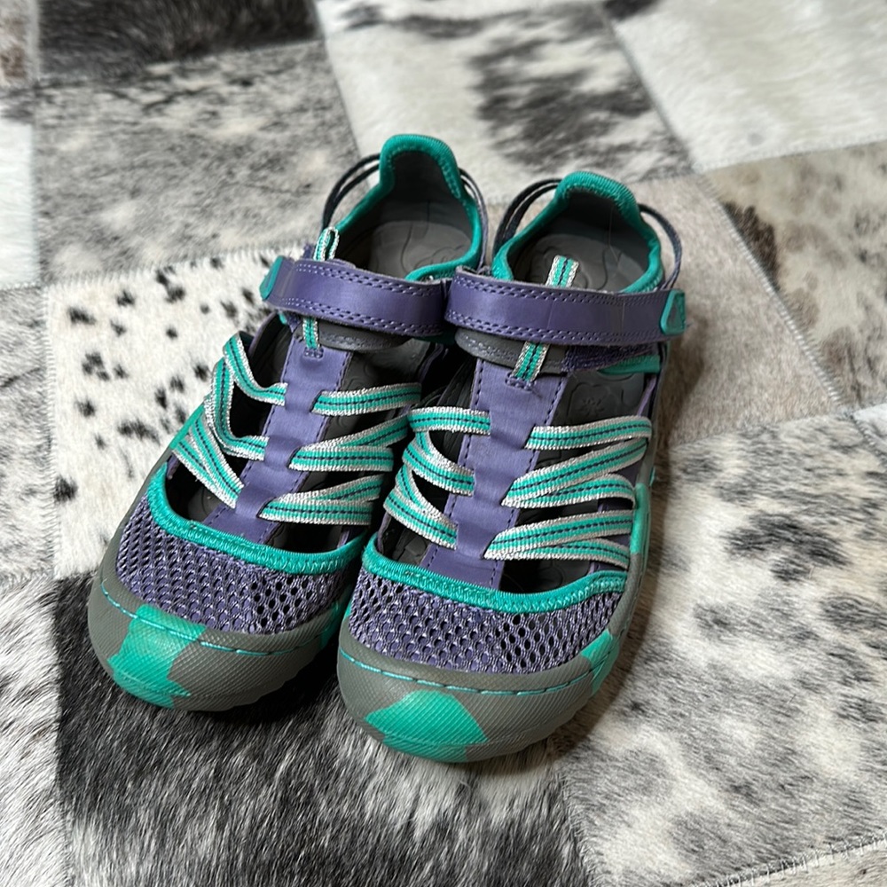 Jambu water shoes - size 2 kids - excellent condition